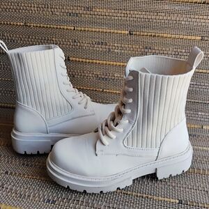 Women's Liliana White Moto Boot Size 5.5